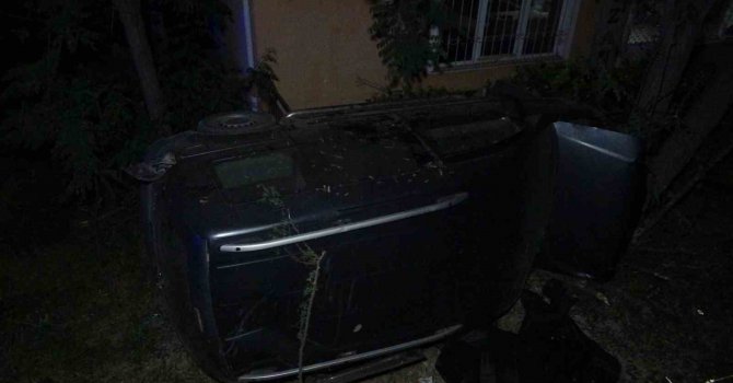 Burdur’da kontrolden çıkan otomobil şarampole uçarak ağaca çarptı: 1 ölü