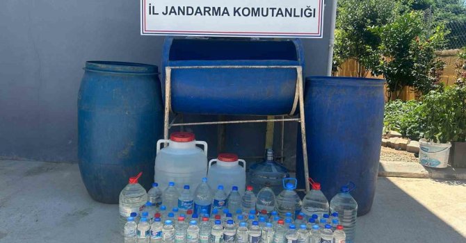 Adana’da bin 50 litre sahte içki ele geçirildi