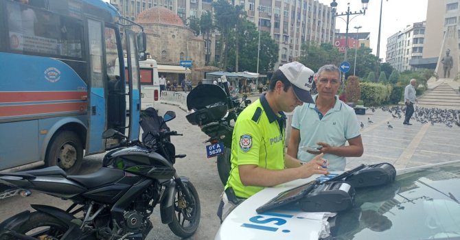 Polis, klima yerine kapı açarak yolcu taşıyan dolmuşlara cezai işlem uyguladı