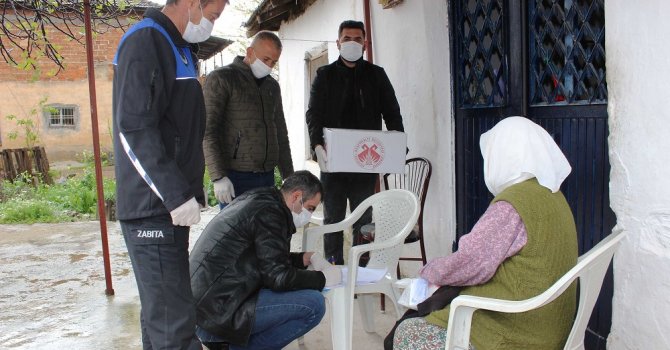 Döşemealtı Belediyesi'nden ihtiyaç sahibi ailelere gıda yardımı