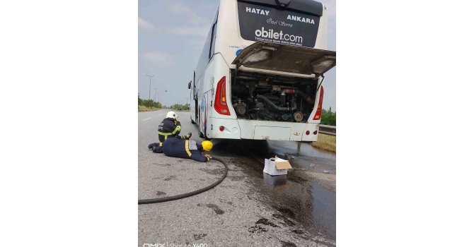 Otobüste çıkan yangın büyümeden söndürüldü