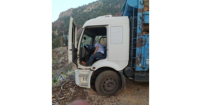 Antalya’da kamyon sürücüsü direksiyon başında ölü bulundu