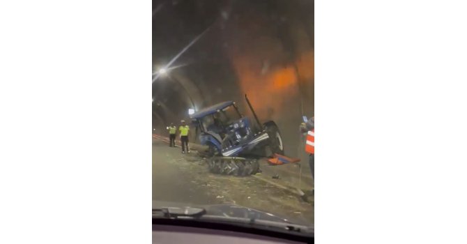 Tünel içerisinde tır ile traktör çarpıştı: 2 yaralı