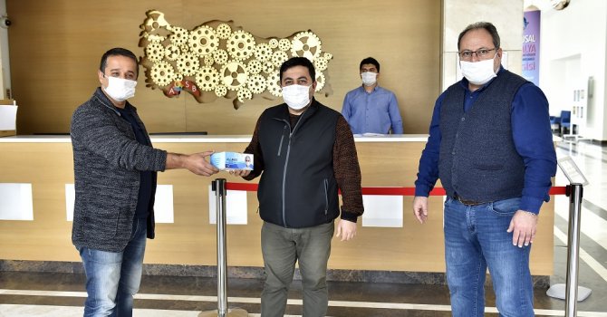 Fabrikalara 50 bin maske dağıtıldı