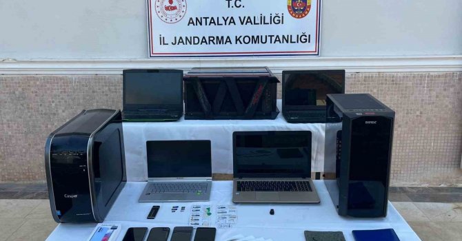Antalya’da bilişim dolandırıcısı 6 şüpheli yakalandı