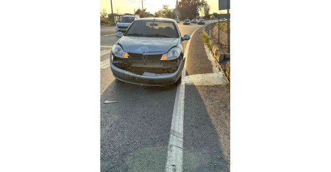 Seyir halindeki otomobile arkadan çarptı:1 yaralı