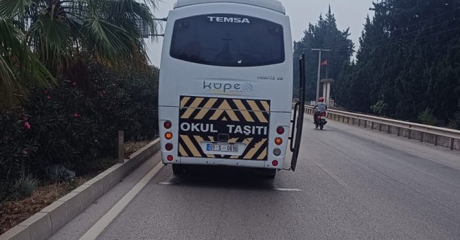 Servis otobüsünün çarptığı kamyonet motosikletlinin ölümüne neden oldu