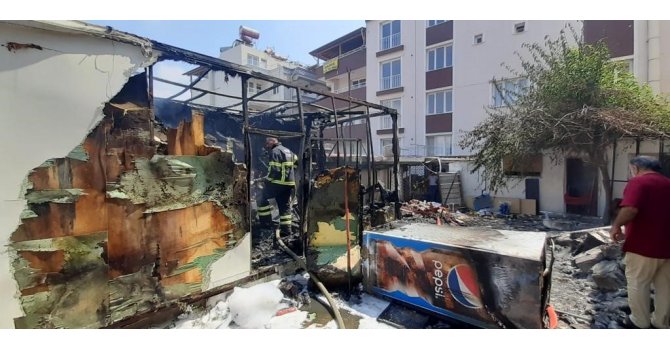 Hatay’da depo ve bahçe yangını