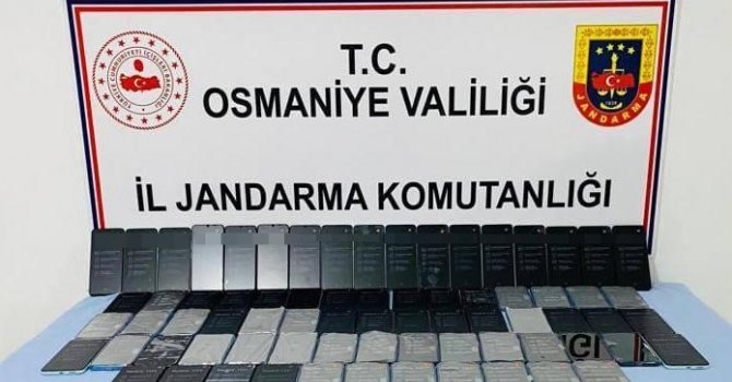 Osmaniye’de jandarma 450 bin lira değerinde kaçak telefon ele geçirdi