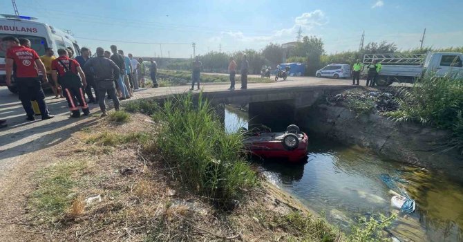Araç sulama kanalına düştü, 3 kişi yaralandı