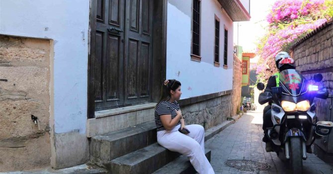 Tarihi dar sokaklarda hayat kurtarmak için saniyelerle yarışıyorlar