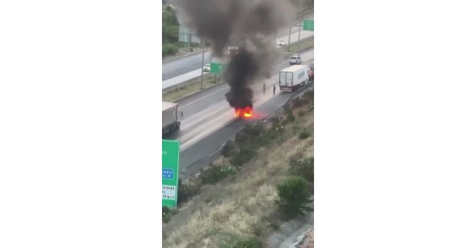 Adana’da otoyolda motosiklet alev topuna dönüştü