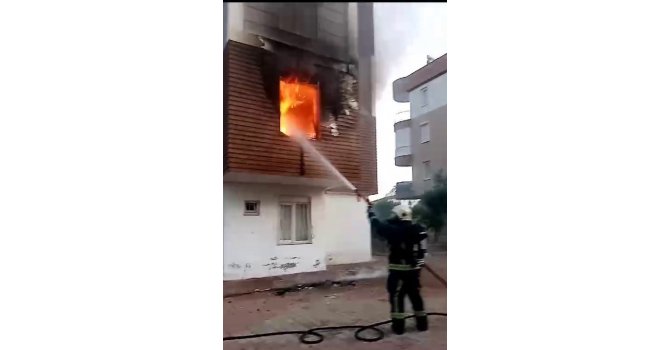 Antalya’da korkutan yangın: 5 kişi dumandan etkilendi