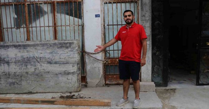 Kamerayı görünce vazgeçti, arkadaşı ikna edince tekrar anlaşıp motosikleti çaldılar