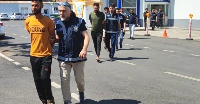 Kaçak göçmenleri bin 500 dolara getiren 7 şüpheli yakalandı