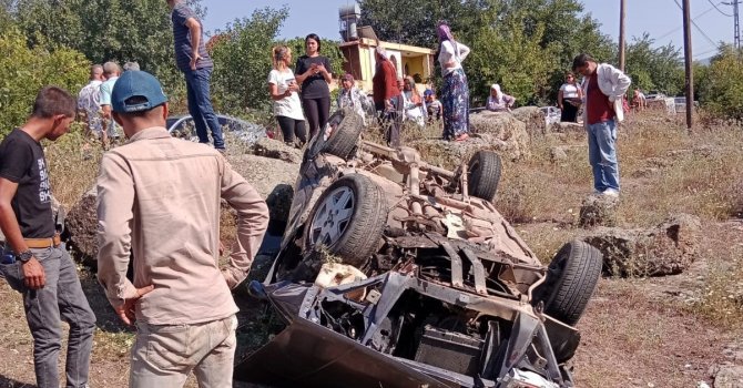 Osmaniye’de otomobil şarampole devrildi, 2 yaralı