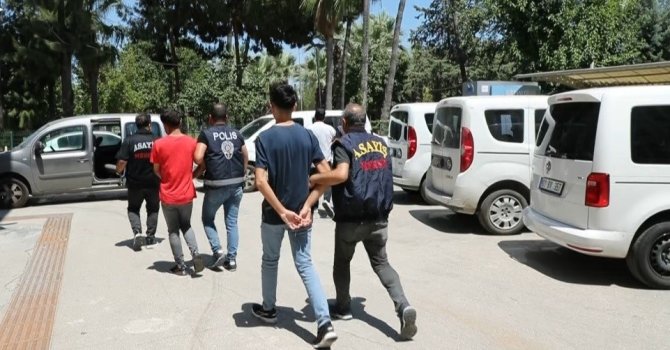 Mersin’de araç kundaklayan 4 şüpheli yakalandı