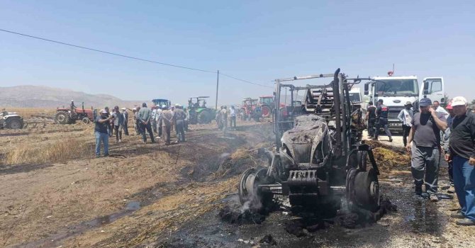 Saman yüklü traktörden sıçrayan alevler 30 dönüm ekili araziyi küle çevirdi