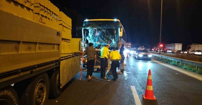 Adana’da biri otobüs 7 araç kazaya karıştı: 16 yaralı