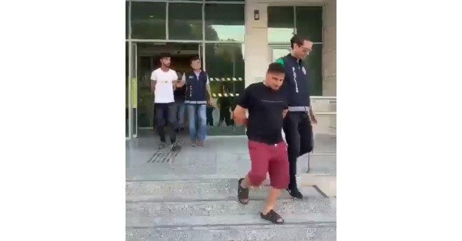 Bir evde 20 kaçak göçmen ile yakalanan 3 şüpheli tutuklandı