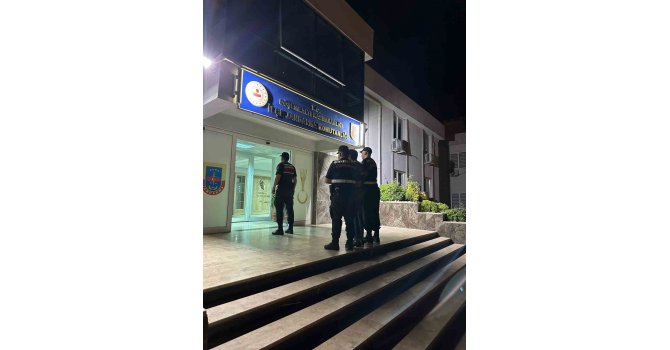 13 yıl hapis cezası ile aranan şüpheli jandarmaya takıldı
