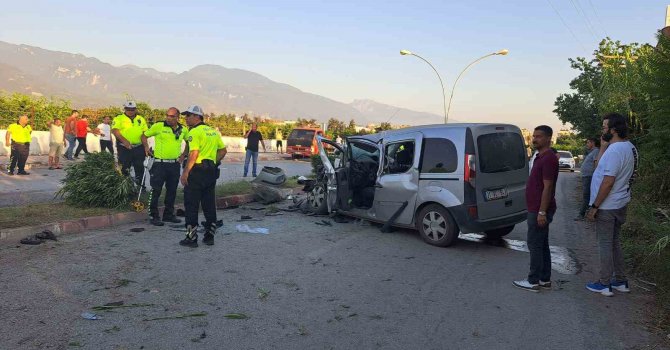Polis aracıyla otomobil çarpıştı: 3’ü polis 4 yaralı