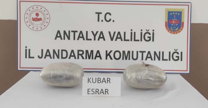 İki otomobilde 3 kilogram uyuşturucu ele geçirildi