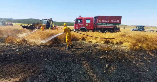 Tarla’da çay keyfi yapayım derken 20 dönüm araziyi yaktı