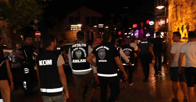 Antalya’da eğlence merkezlerine 48 ekip 102 polisle ’huzur’ uygulaması