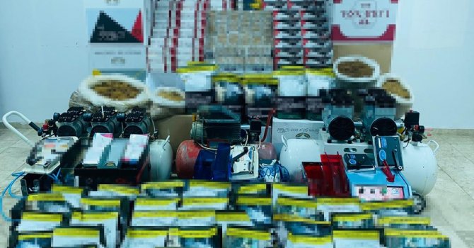 Evini kaçak sigara atölyesine çeviren 2 kişi yakalandı