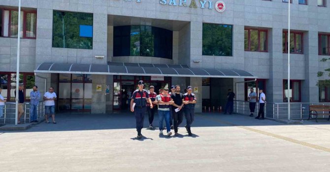 Manavgat’ta 100 gram uyuşturucu ele geçirildi, 2 kişi tutuklandı