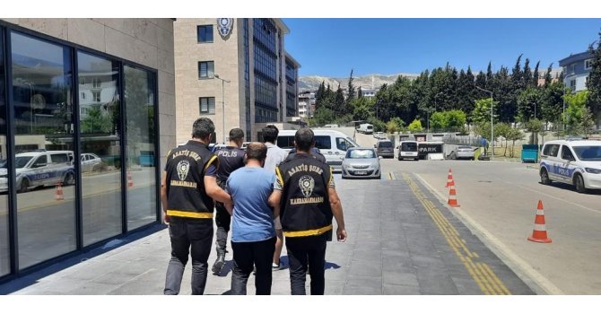 Hırsızlık suçundan aranan 2 hükümlü yakalanıp tutuklandı