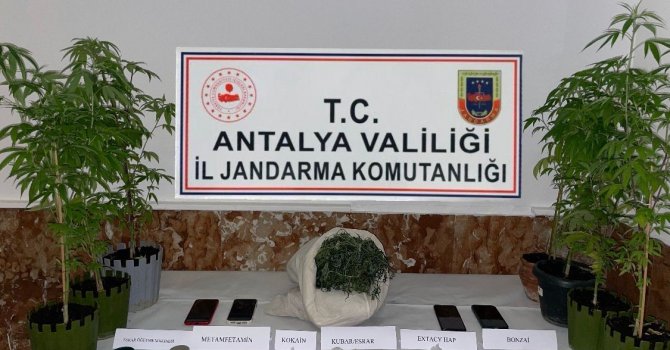 Antalya’da uyuşturucu operasyonunda 17 gözaltı