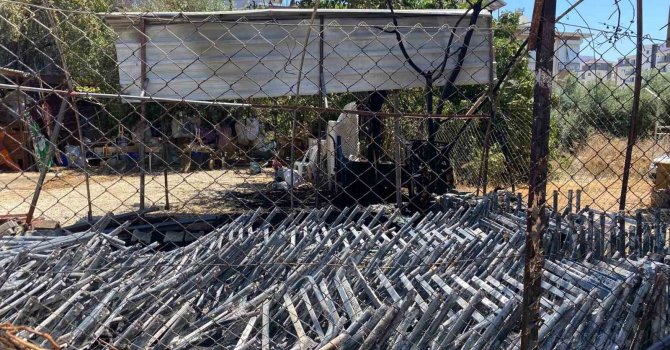 Geleceğim’ dediği masa ve sandalyeleri gözü önünde küle döndü.