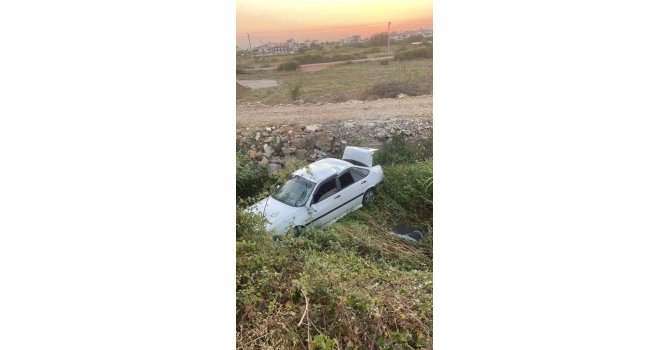 Sürücü belgesi olmadan kullandığı otomobille kanala uçtu