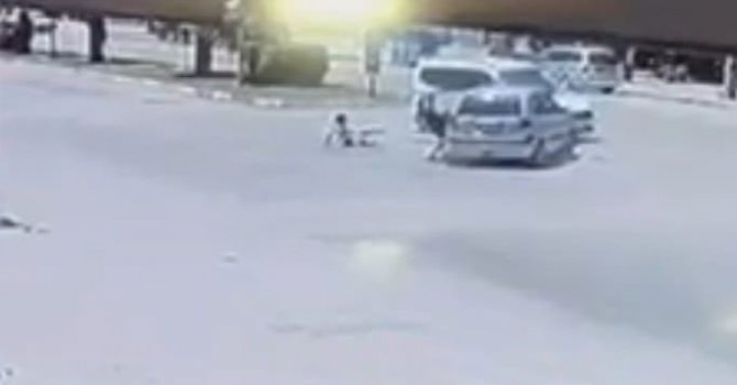 Çocuklar otomobilden fırladı