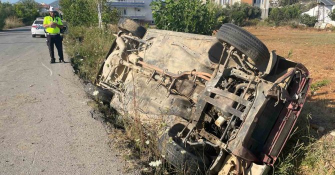 Kaza yapan sürücü aracını olay yerinde bırakıp gitti