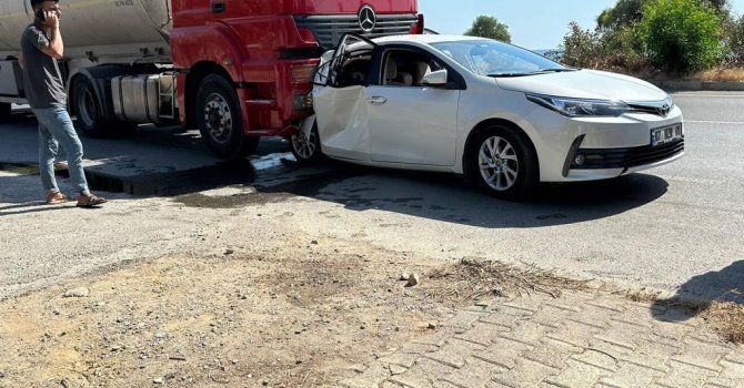 Tanker otomobile arkadan çarptı: 2 yaralı
