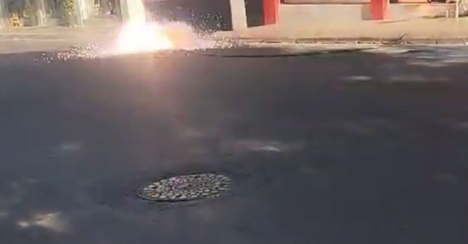 Kopan elektrik kabloları çevreye korku saçtı