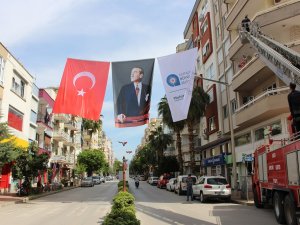 Antalya’nın dört bir yanı kırmızı beyaza büründü