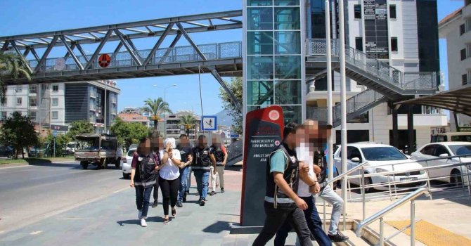 Piramit satış sistemiyle para toplayıp vatandaşı 500 milyon TL dolandırdılar