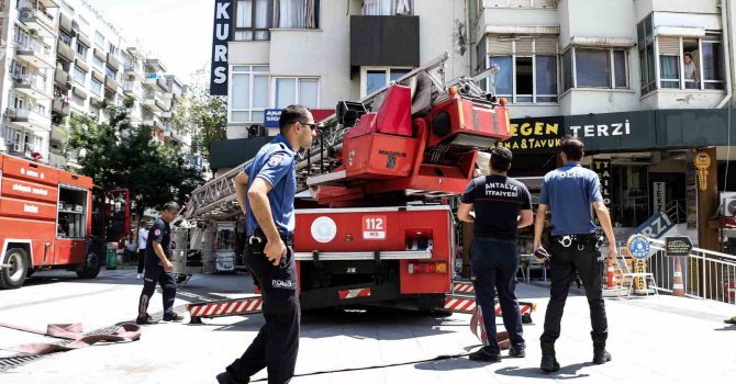 Sıcak hava dinlemediler, yangın söndürme çalışmalarını ilgiyle takip ettiler