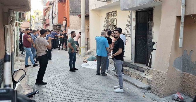 Evinin önünde otururken silahlı saldırıya uğrayan şahıs öldü