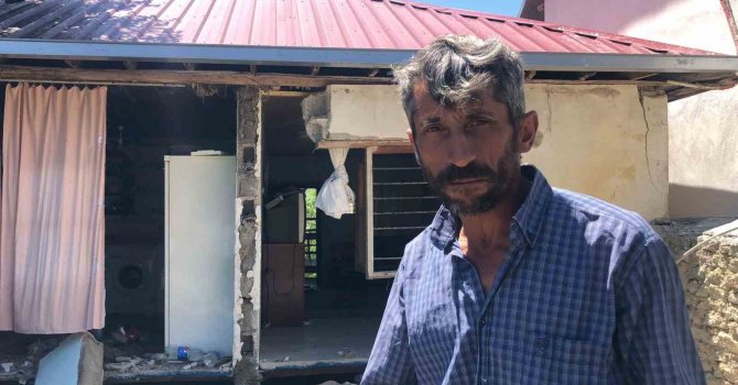 5.5’lik deprem bu köye büyük hasar verdi