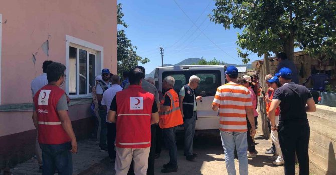 Kozan’da hasarlı yapılar tek tek yerinde inceleniyor