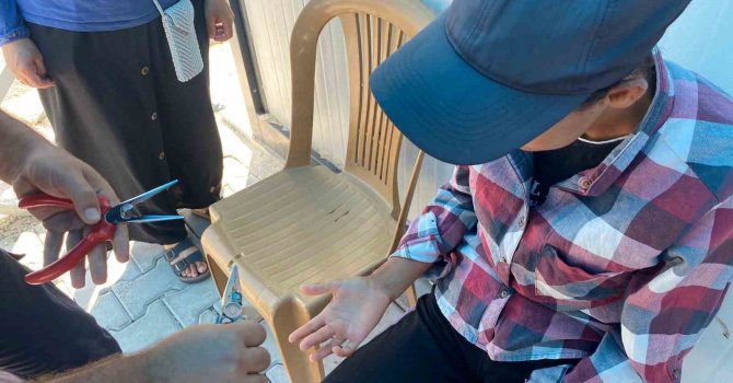 Yüzüğü çıkaramayınca yardımına itfaiye yetişti