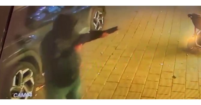 Mahalleliyi dolandırdığı öne sürülen kuyumcu: "Dükkanımı kurşunladılar"