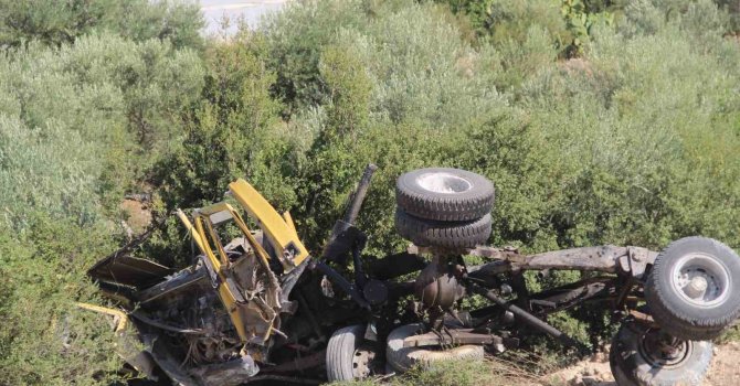 Antalya’da şarampole yuvarlanan kamyonun sürücüsü hayatını kaybetti