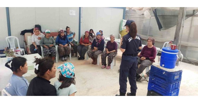 Burdur’da jandarma ekipleri vatandaşlara suçla mücadele eğitimi verdi