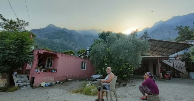 3 gündür yangını izleyen vatandaş: "Adamlar denizi dağa taşıdı"